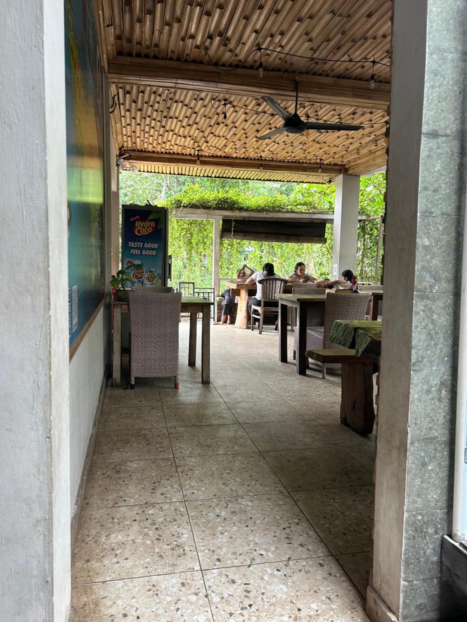 Blue Waves Hostel Amed Ambat Exterior photo