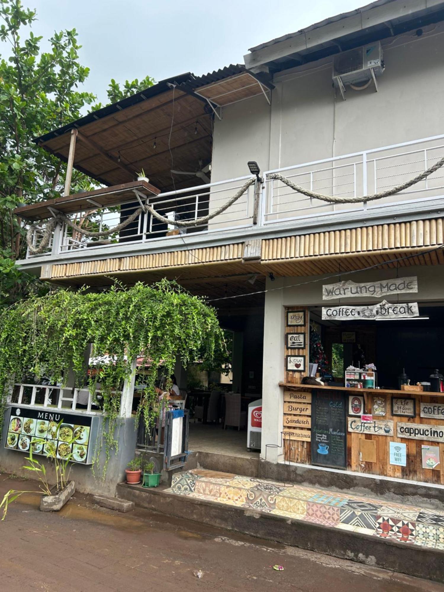Blue Waves Hostel Amed Ambat Exterior photo