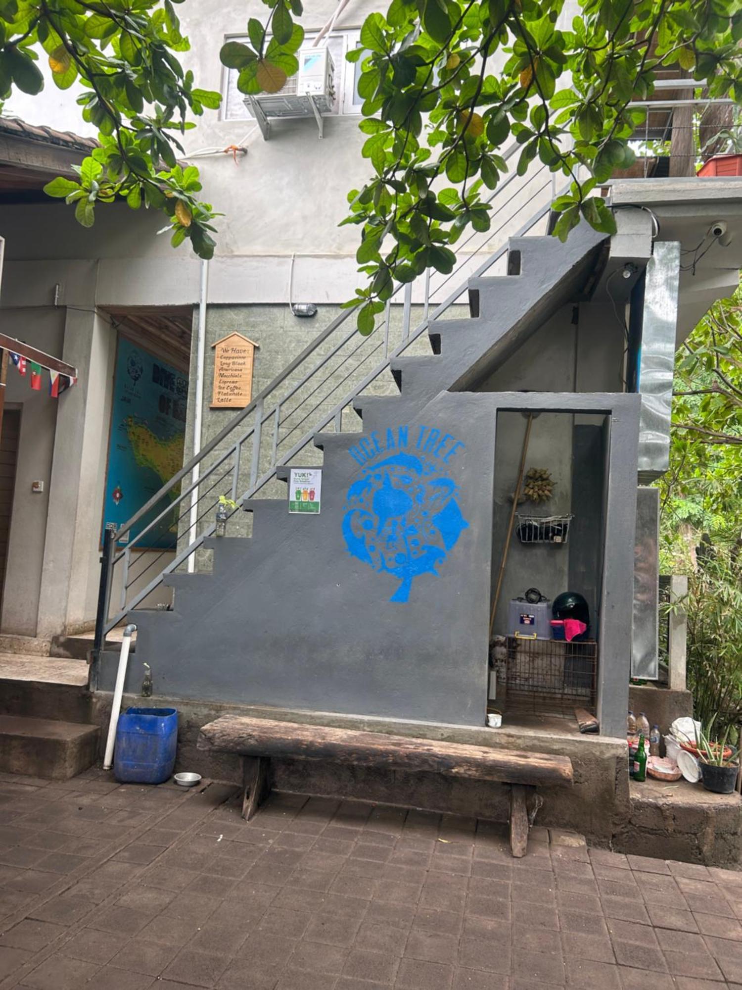 Blue Waves Hostel Amed Ambat Exterior photo