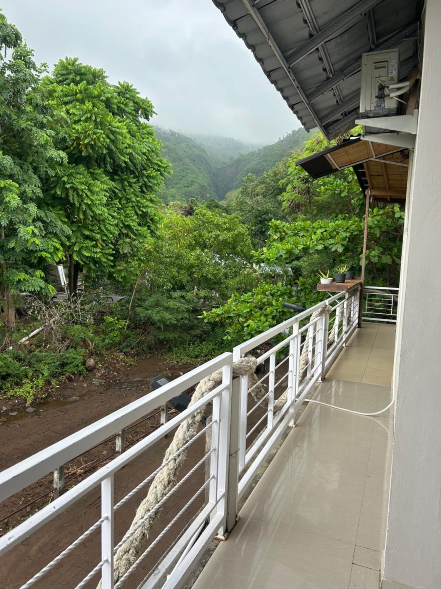 Blue Waves Hostel Amed Ambat Exterior photo