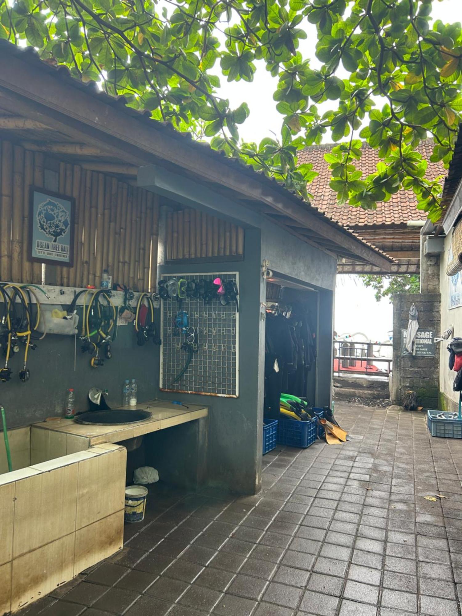 Blue Waves Hostel Amed Ambat Exterior photo