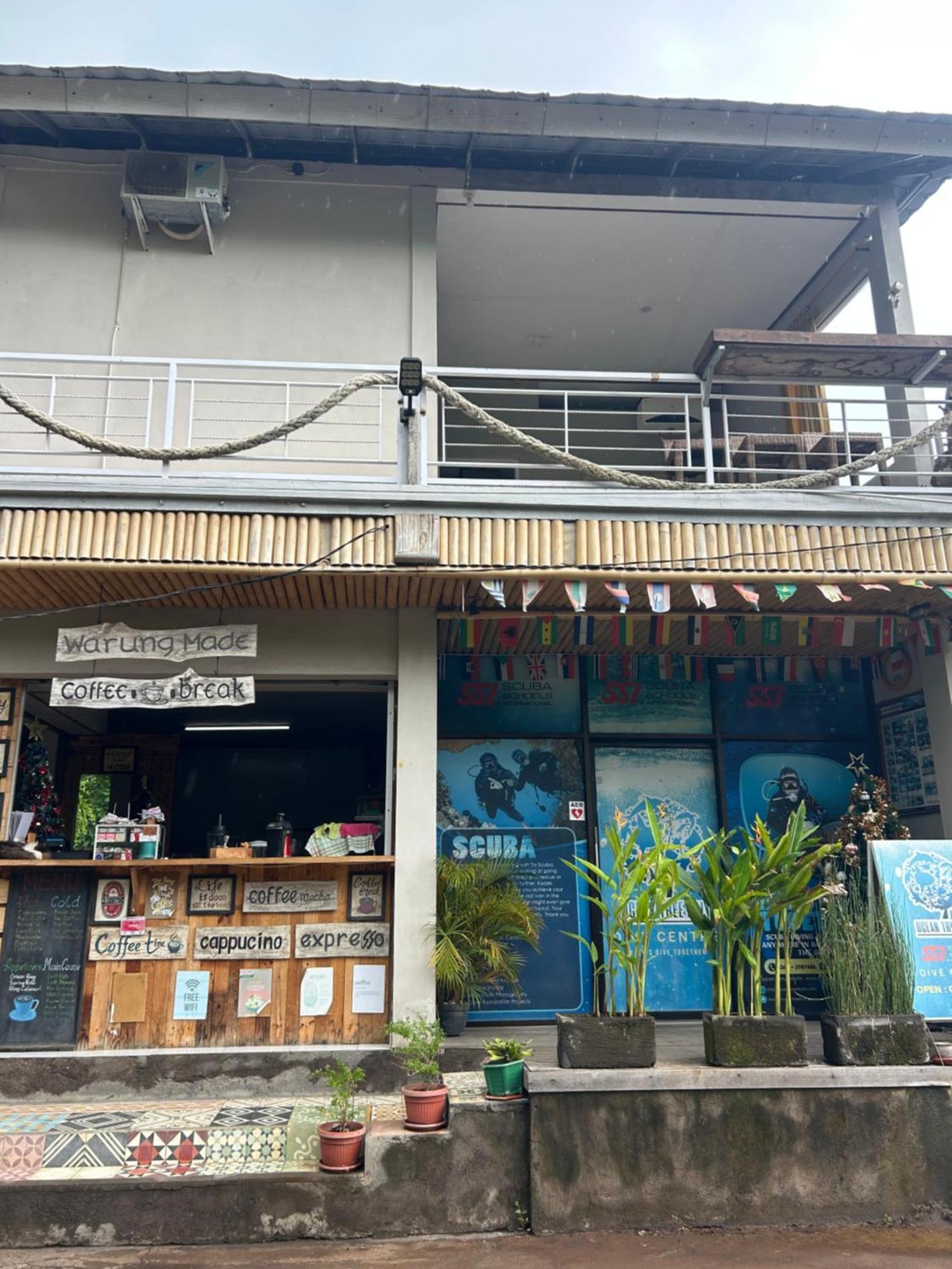 Blue Waves Hostel Amed Ambat Exterior photo