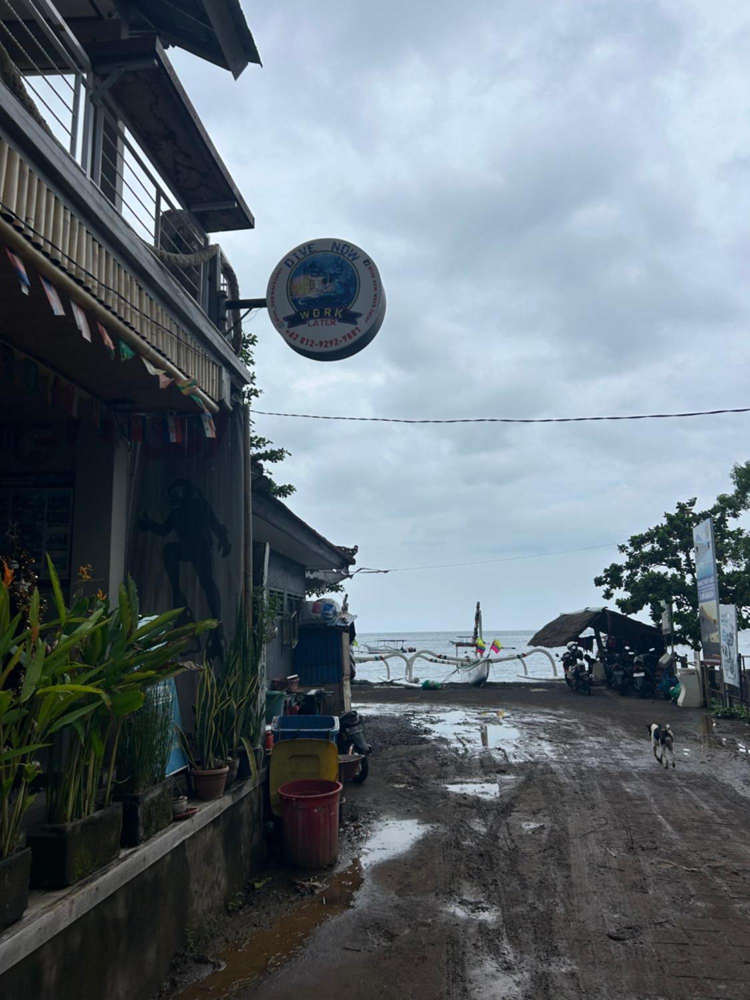 Blue Waves Hostel Amed Ambat Exterior photo